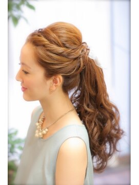 結婚式 ヘアアレンジ ポンパドール ロング