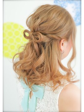 結婚式髪型 ミディアムハーフアップ　髪の毛で作るリボン☆ゆるめハーフアップ 結婚式 二次会