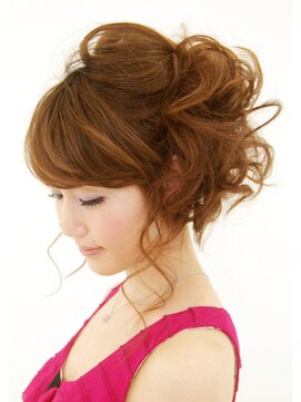結婚式 髪型 サイドアップ 編み込み 人気のヘアアレンジをご紹介
