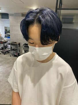 アンダーバーホワイト(_WHITE) 韓国ヘア　ブルーブラック　センターパート