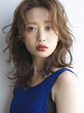 エミュ 表参道 青山(emu) 【emu井上信洋】フェミニンモードなウェーブミディにイメチェン