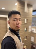 30代40代メンズ刈り上げフェードスタイルかき上げ短髪ワイルド