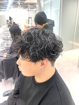 スイ 松戸(SUI) 刈り上げマッシュ×波巻きパーマ