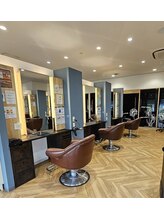 おしゃれで居心地の良さが自慢のサロン★【Wi-Fi完備/dマガジン読み放題】