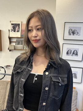 ポール(pole) 札幌白髪ぼかし　大人可愛いレイヤーミディアム