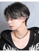 テンバイリップスヘアー(TEN by LIPPS hair)&nbsp;ホワイトシルバーグレーインナーカラーツーブロセンターパート