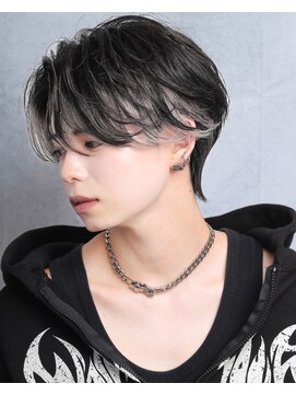 テンバイリップスヘアー(TEN by LIPPS hair) ホワイトシルバーグレーインナーカラーツーブロセンターパート