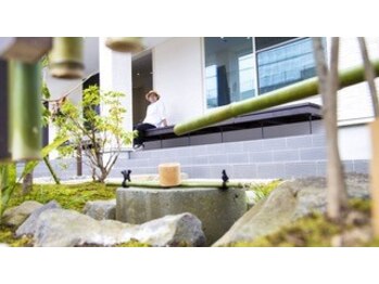ファミリア ツルオカ(FAMILIA TSURUOKA)の写真/まるで家にいるような・・・☆お庭を眺めながらのんびりしましょ。FAMILIAで癒されて☆