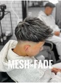 フェードカット×シルバーメッシュ/短髪ツーブロック