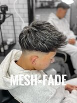 トップバイスリーナイン(TOP by THREE NINE)&nbsp;フェードカット×シルバーメッシュ/短髪ツーブロック