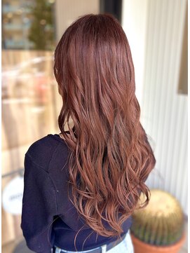 モニカ ヘアー(monica Hair) ロングヘア ピンクベージュ レイヤーカット 韓国風巻き髪 ツヤ感