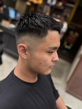 フォーコーナーズカットショップスリーセント 栄(FourCornersCutShop 3/cent) フェードショート