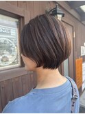 丸みシルエットで柔らかいショートボブ