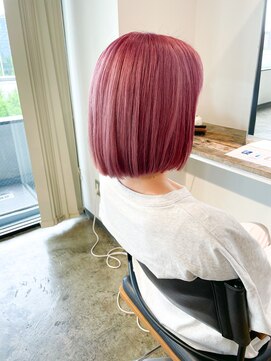ニュート(Neut ) ピンクカラー/ワンレンボブ/ハイトーン/ケアブリーチ/名古屋