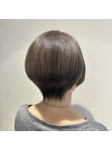 【白髪ぼかし】ハイライト明るめグレージュ×タイトショート
