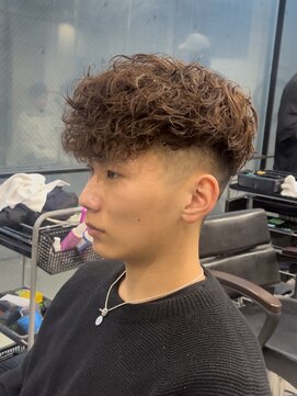 イーラ(era) スペインカール　刈り上げ眉カットツイストスパイラルパーマ