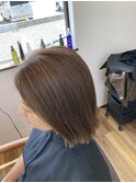 ハイライトとメロウアッシュで透明感あるカラーに