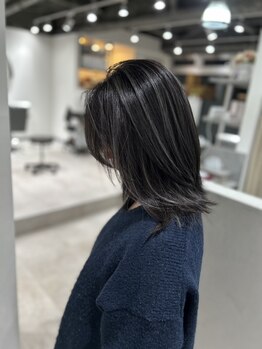 エルピス 中央林間店(elpis)の写真/【カット+ハイライト+トリートメント20900~】白髪を"染める"から"活かす"に変えるハイライトで自然な陰影を