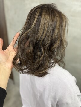 カレント 蕨(THE CURRENT) 大人ショート　白髪ぼかし　脱白髪染め　ハイライト30代40代50代