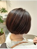 顎ラインの前下がりグラデーションカットボブスタイル