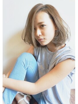 トロニー(TLONY) プラチナベージュ  ロブ    model  aresa