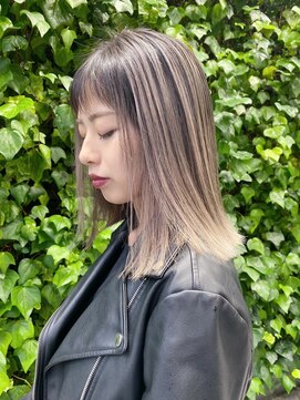 ジゼル(gisele) ホワイト系バレイヤージュ