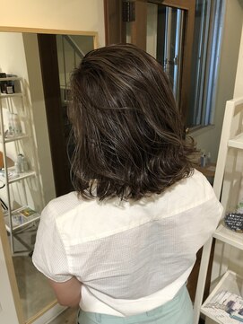 ワンバイワンクラッカ(one by one CLACCA) ビーチページュハイライト ×外ハネ