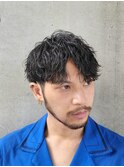 黒髪ツーブロックマッシュツイストスパイラルパーマコンマヘア