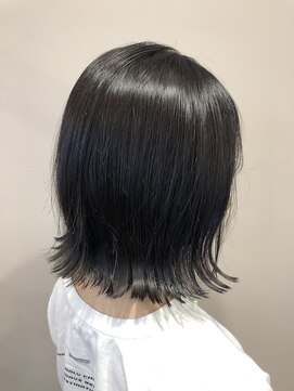 グロウ バイ フェイス(GLOW by face) ブリーチなし ブルーブラック 外はねミディアム 池袋