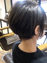 コエバイロゼオ(coe by Roseo)&nbsp;ステキな大人女性のショートヘア×白髪ぼかしハイライトカラー