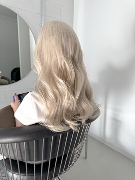 イロ(iro.) ホワイトブロンド