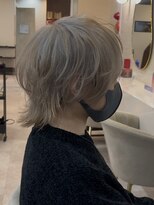 ラビス クローバー(Lovis clover)&nbsp;ホワイトベージュで王道くびれウルフカット♪あゆむ