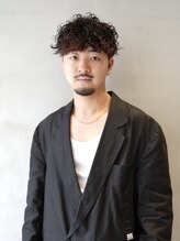 【柿崎共海】ナチュラルから尖ったスタイルまで、ファッションや雰囲気に合うヘアの提案