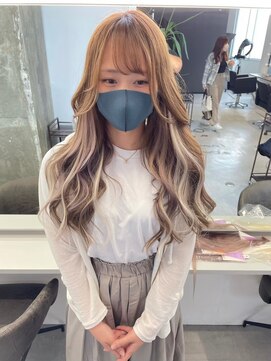 キング 高槻(K!ng) ハイライトカラーミルクティーベージュレイヤーカット