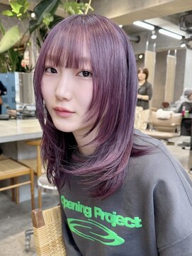 サンク 原宿 表参道(cinq) ハイトーンカラーミディアムレイヤーカットヘーゼルベージュボブ