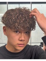 イーラ アメ村店(era)&nbsp;スペインカール　ツイストスパイラル眉カットメンズパーマ