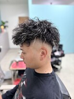 サムズヘア(Sam's hair)&nbsp;メンズカットツイストスパイラルスキンフェードホワイトメッシュ