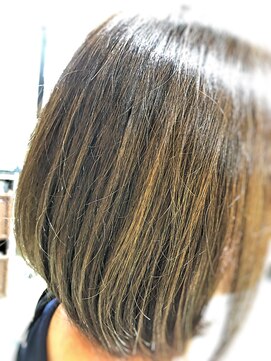 キャン 温品店(CAN) 【CAN】前下がりショート×ハイライト×グレイアッシュ