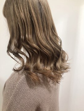 ハロ 蕨(HALO) アッシュベージュアッシュ