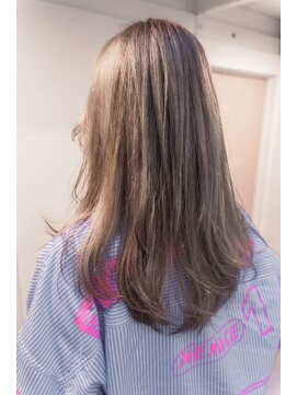 キオン(kyon) 【kyon】外国人風ベージュ