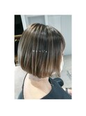 ショートボブ