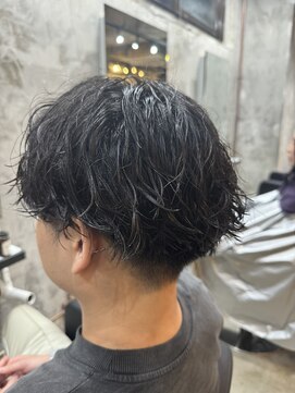 カーニー 上野(kearny) ツイストスパイラルパーマ縦落ちパーマメンズ波巻きパーマ