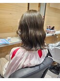 オリーブベージュ