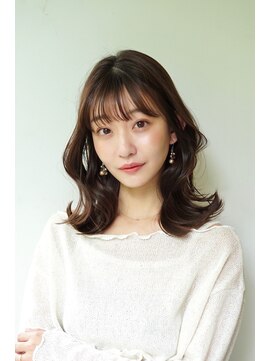 ノーヴェ(Nove) 鎖骨レングスの外ハネミディアム