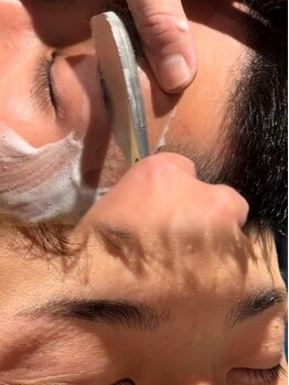 マークバーバーカンパニー 藤沢(MARK BARBER COMPANY.)の写真/第一印象を決める顔周りの身だしなみ！プロのシェービングで、清潔感のあるスタイルで好印象に♪
