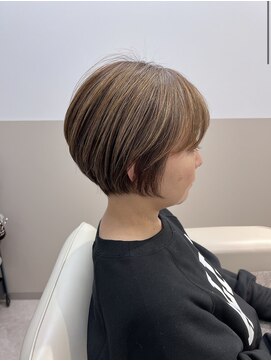 ソエル(Soell) 神戸三宮元町 前下がり ショートボブ ミルクティー アースカラー