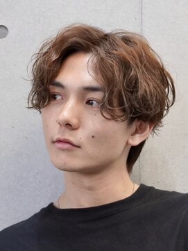 パヌポン(PANUPON) メンズカットマッシュセンターパート縦落ちスパイラルパーマ