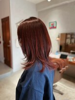 ウツギ(UTSUGI) ブリーチ無しレッドカラー×レイヤーカット