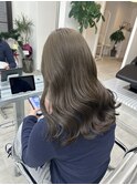オリーブベージュ