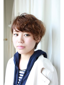 ホワイトルーム(White Room) ショートスタイル～外国人風パーマ～